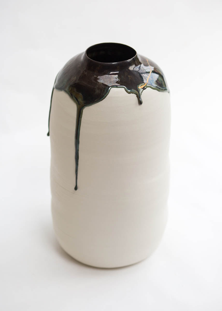 Large tenmoku jar with kintsugi detail